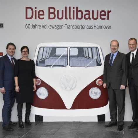 Budowniczowie Bulliego - 60 lat Volkswagena Transportera z Hanoweru